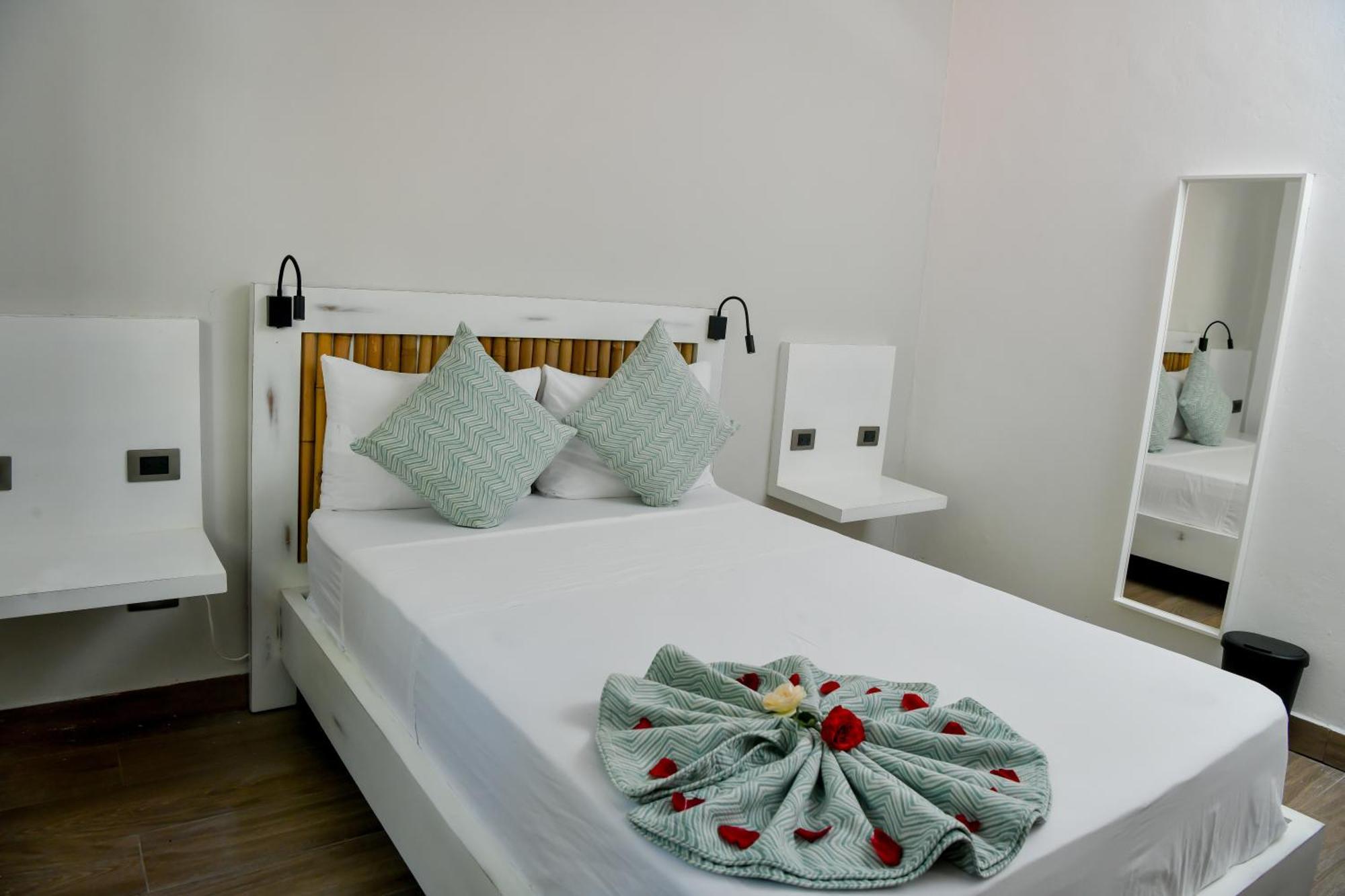 Hotel Honky Tonk Colonial Santo Domingo Esterno foto